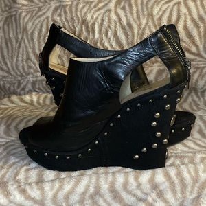 House of Harlow wedges
